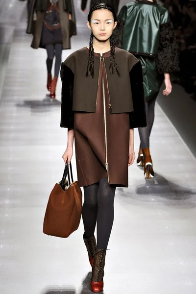 Look 24